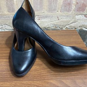 Naturalizer black leather heels size 7